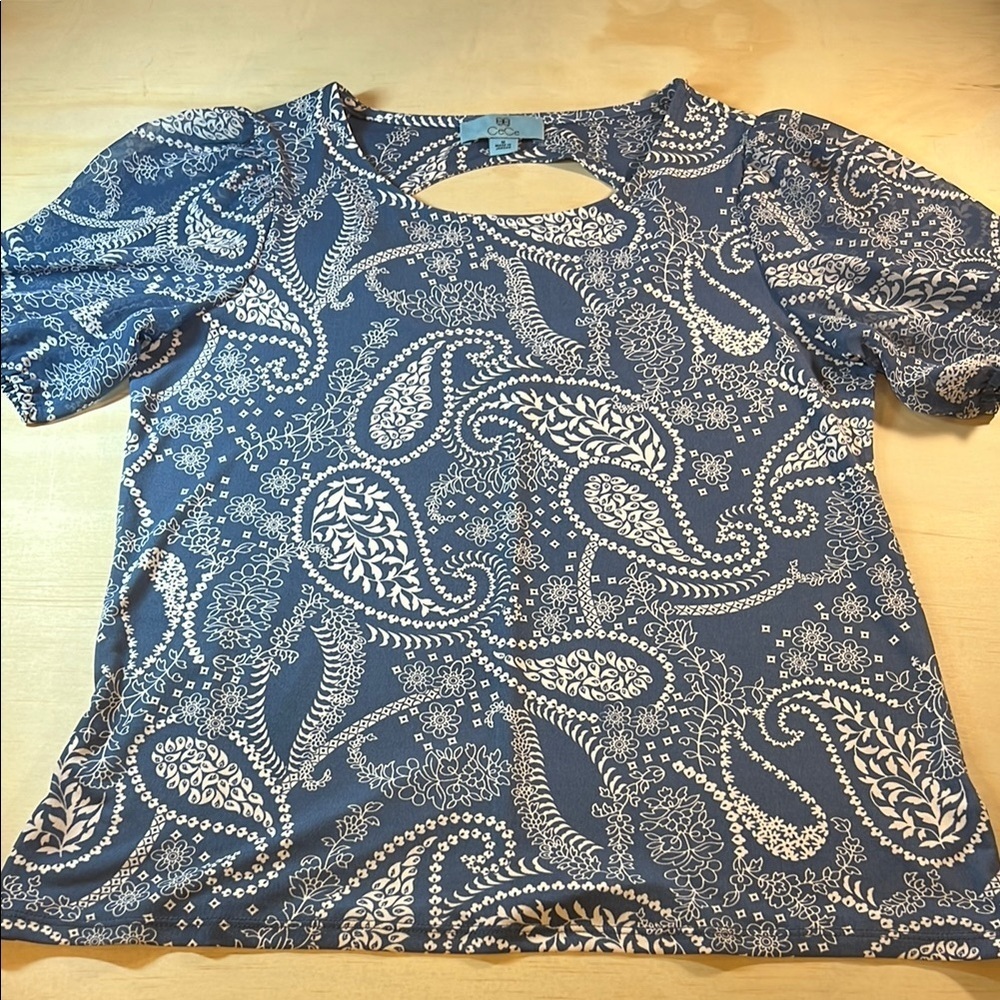 CeCe Blue Paisley Print Blouse Sz M light weight stretchy